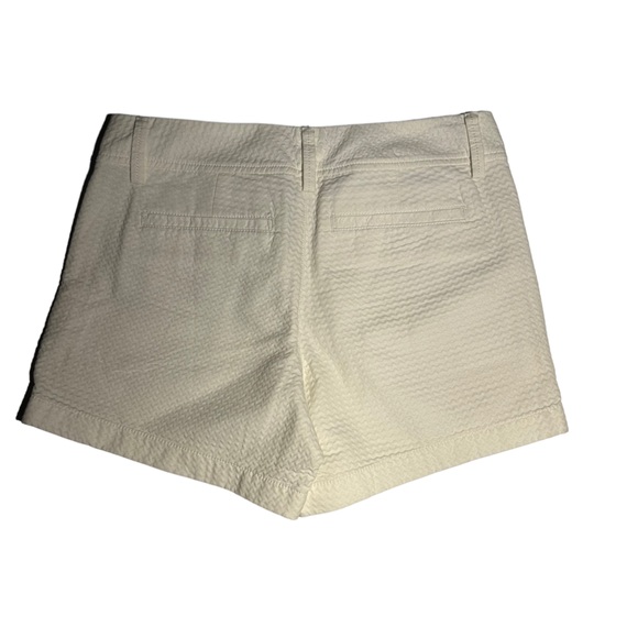 Lilly Pulitzer white eyelet shorts. Size 2. Super cute. Gold shiny button - Picture 14 of 14